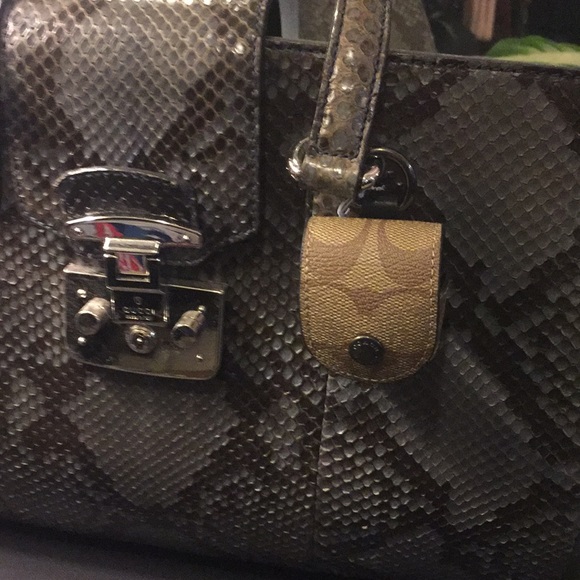 💥HOST PICK💥(UNISEX) COACH - EARBUD CASE BAG CHARM (NWT) - Picture 10 of 10